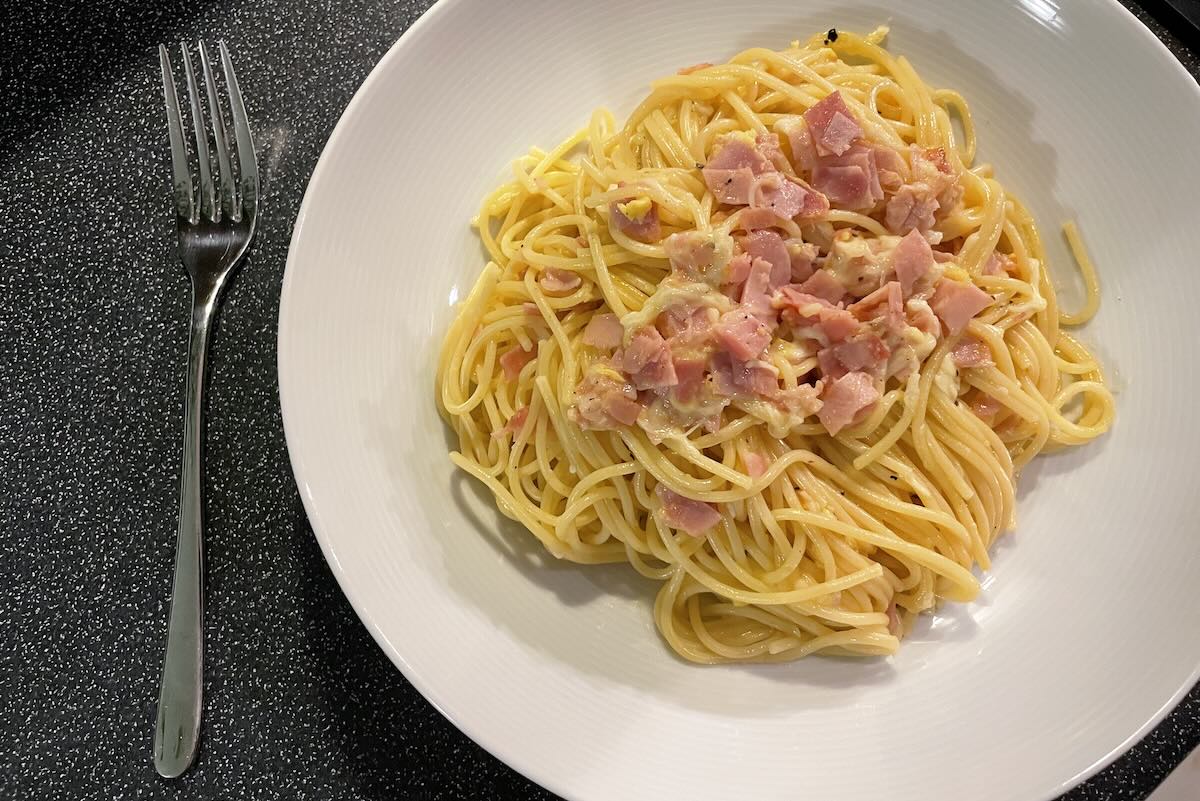 Fit špagety carbonara so šunkou a vajíčkovou omáčkou