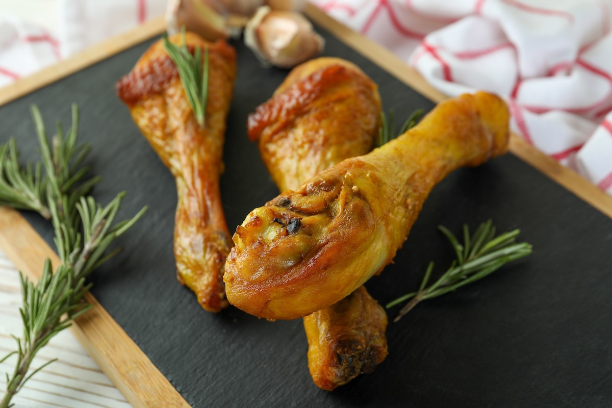 Údené kuracie stehná pečené v rúre dozlata so šťavnatým mäsom