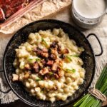 Bryndzové halušky s opraženou slaninou a pažítkou