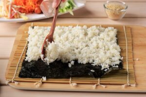 Ako uvariť ryžu na sushi (jednoduchý postup)