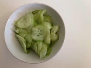Klasický uhorkový šalát: jednoduchý domáci recept