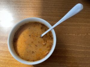 Hrachová polievka s údeninou (tradičný recept)
