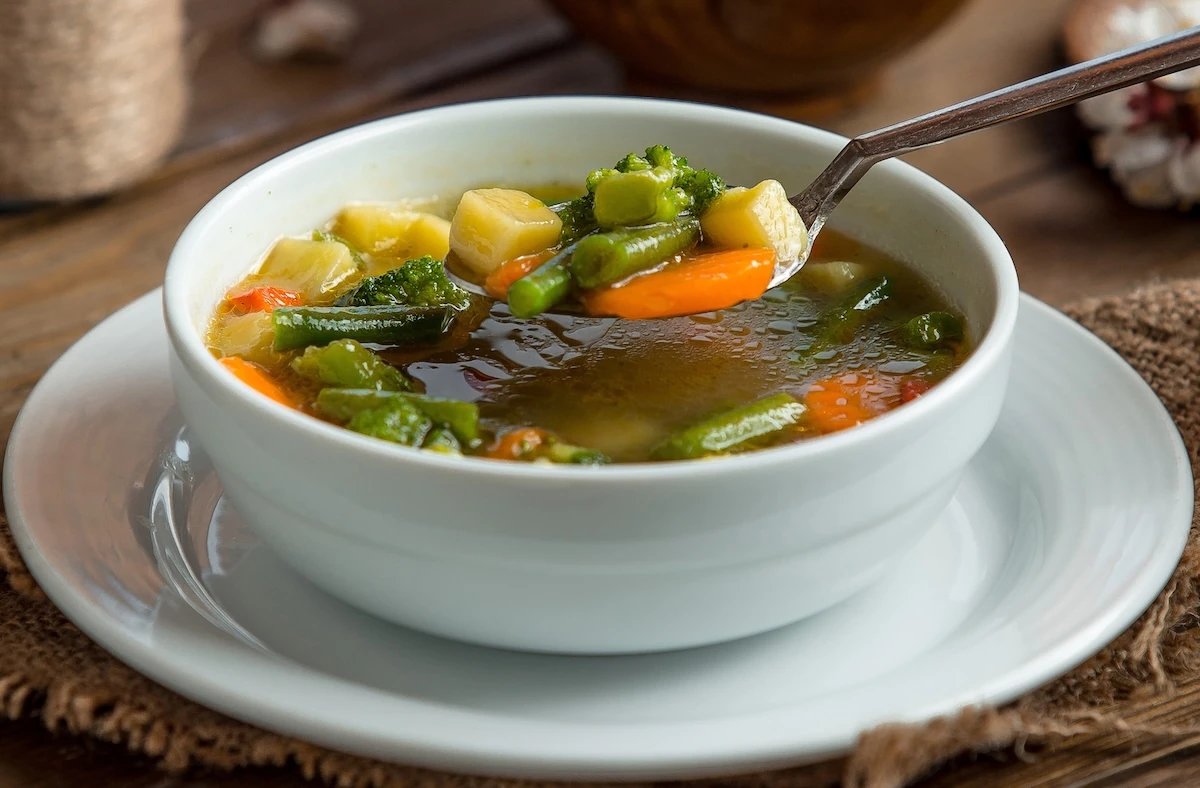 Rýchla minestrone polievka plná zeleniny