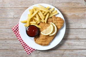 Tradičný viedenský schnitzel s hranolkami