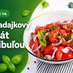 Klasický paradajkový šalát s cibuľou hotový za pár minút Paradajkový šalát s cibuľou, bazalkou a čerstvým korením