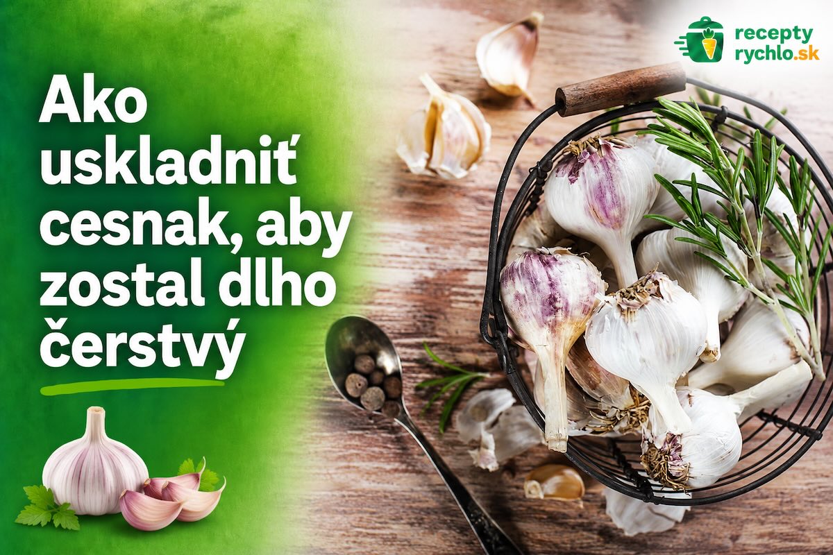 Cesnak v košíku s rozmarínom na drevenom stole