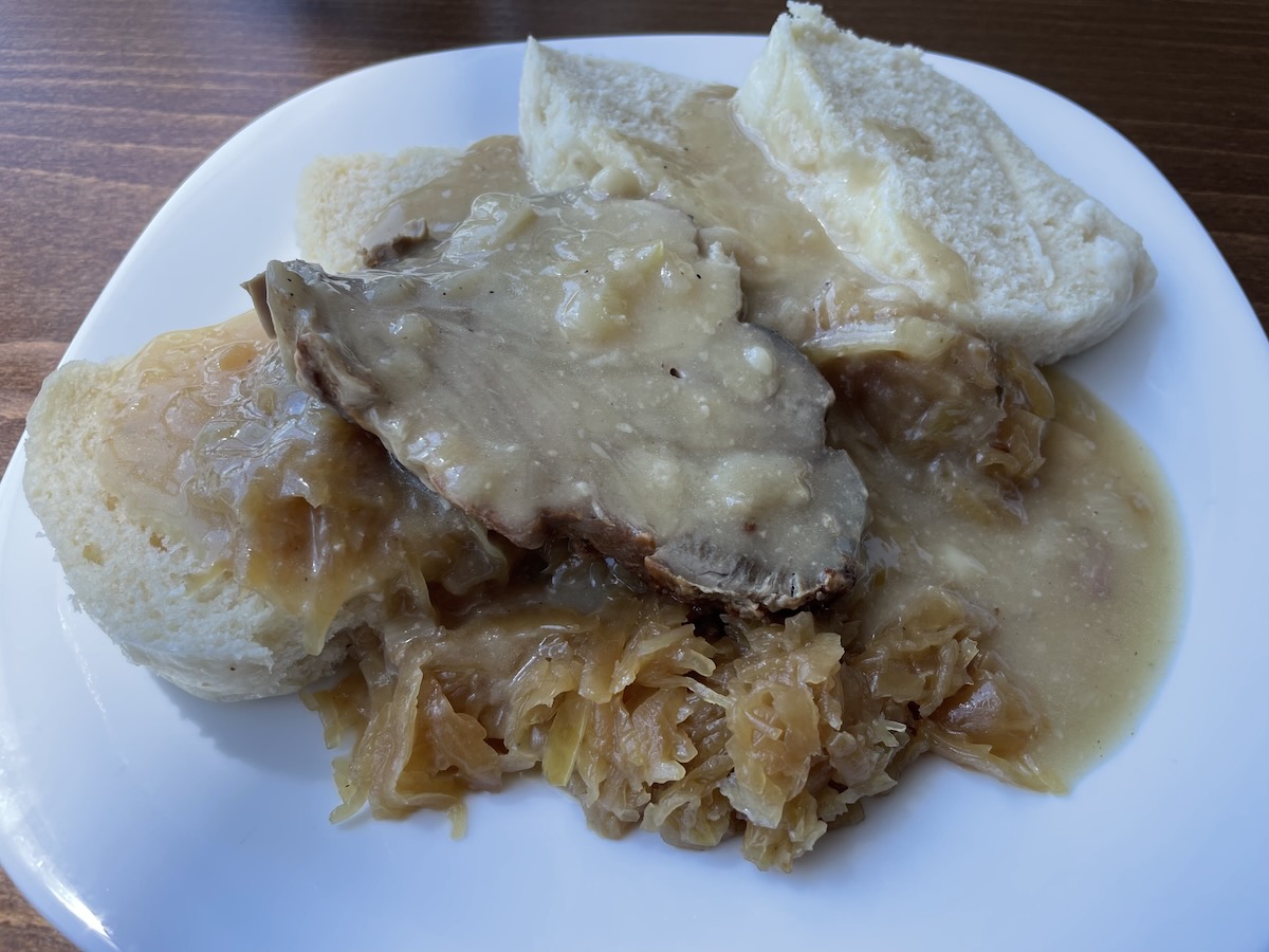 Kapusta na vepřo knedlo zelo