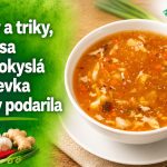 Tipy a triky, aby sa ostrokyslá polievka vždy podarila Ostrokyslá polievka v miske s čili, cesnakom, zázvorom a sójovou omáčkou