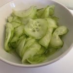 Zálievka na uhorkový šalát – základný recept s octom Uhorkový šalát v octovej zálievke