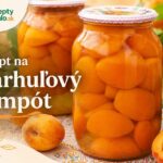 Marhuľový kompót v zaváracích pohároch s celými a prekrojenými marhuľami, zelenými listami a logom ReceptyRychlo.sk