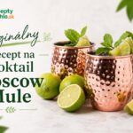 Dva koktaily Moscow Mule v medených hrnčekoch s limetkou a mätou