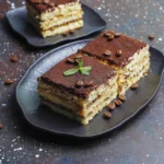 Tiramisu po odležaní v chladničke pripravené na podávanie