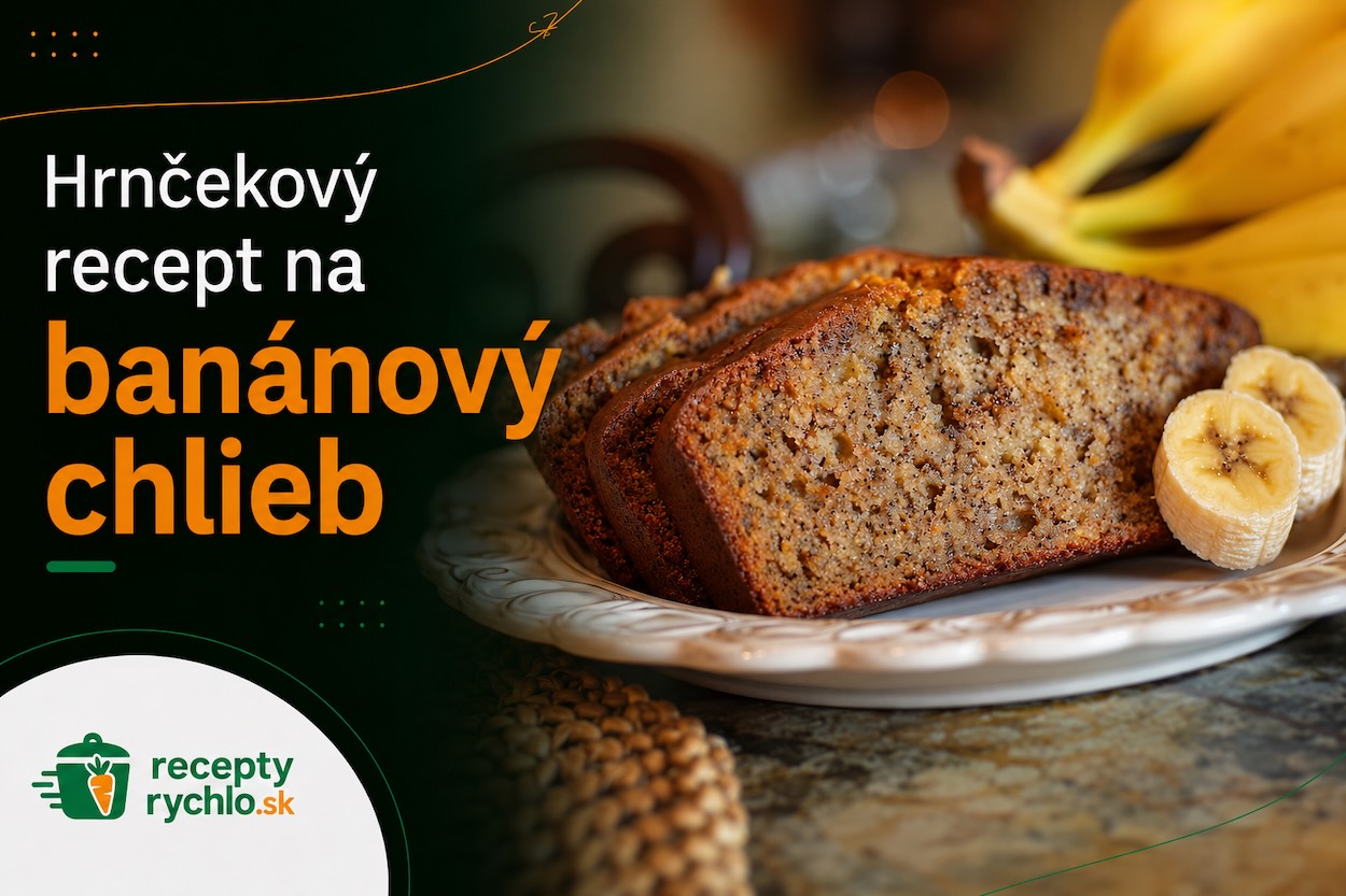 Hrnčekový banánový chlieb nakrájaný na plátky