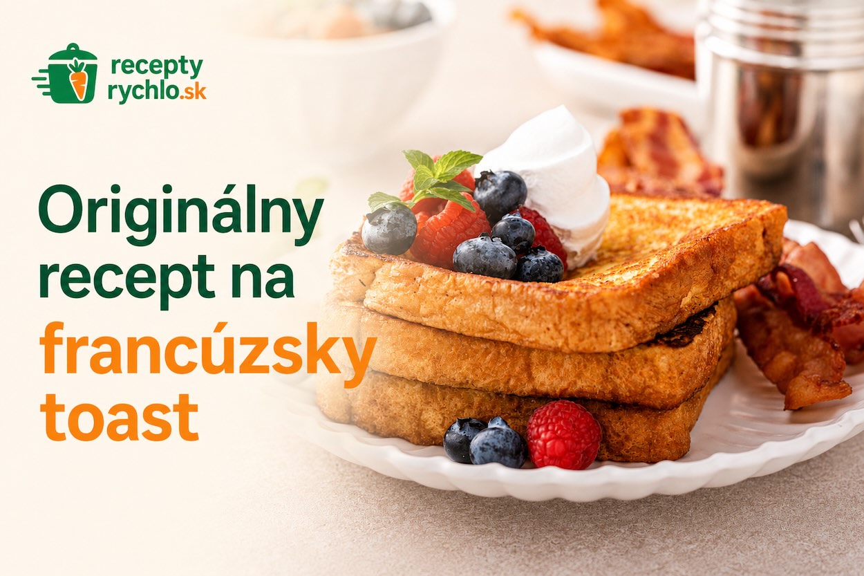 Francúzsky toast s ovocím a sladkým dochutením pripravený na raňajky