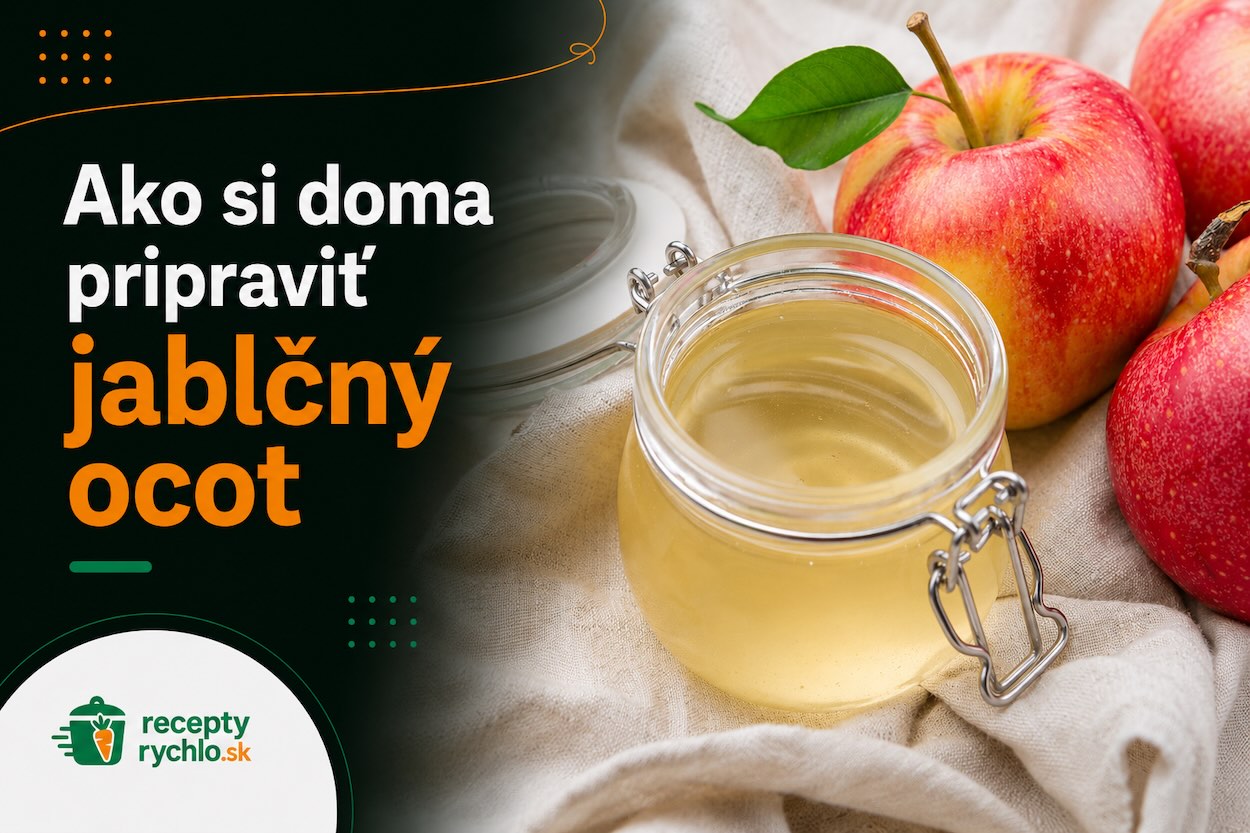 Domáci jablčný ocot v sklenenom pohári s červenými jablkami