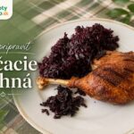 Ako pripraviť kačacie stehná, aby boli mäkké a chrumkavé Pečené kačacie stehno s chrumkavou kožou a dusenou červenou kapustou na tanieri s logom ReceptyRychlo.sk