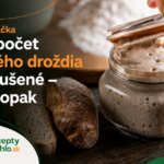 Kalkulačka droždia: prepočítajte čerstvé na sušené – a naopak Aktívny kvások v sklenenom pohári pri kalkulačke na prepočet čerstvého a sušeného droždia