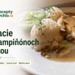 Kuracie na šampiňónoch s ryžou: rýchly krémový obed Kuracie na šampiňónoch v smotanovej omáčke s ryžou a uhorkovým šalátom