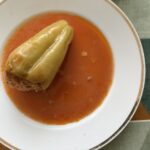 Paradajková omáčka k plnenej paprike: ako ju dochutiť, aby bola dokonalá Plnená paprika v paradajkovej omáčke na tanieri