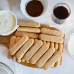 Aké piškóty sú najlepšie na tiramisu? Savoiardi vs. cukrárske vs. detské Savoiardi piškóty s mascarpone, kávou a kakaom na tiramisu