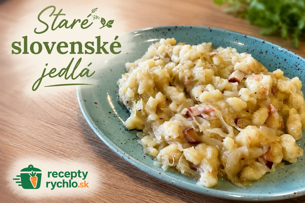 Staré slovenské jedlá – tradičný zemiakový pokrm s kyslou kapustou a slaninou