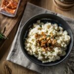 Zemiakové halušky: jednoduchý recept, ktorý sa vždy podarí Zemiakové halušky so slaninou a pažítkou