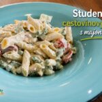 Studený cestovinový šalát s majonézou: krémový a sýty Studený cestovinový šalát s majonézou, zeleninou a cestovinami
