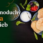 Jednoduchý pita chlieb: originál recept, ktorý sa pri pečení krásne nafúkne Jednoduchý pita chlieb podávaný so zeleninou a jogurtovou omáčkou