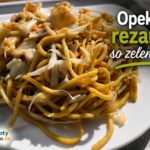 Opekané rezance so zeleninou: rýchle, chrumkavé a plné chuti Opekané rezance so zeleninou a kuracím mäsom na tanieri