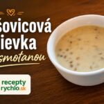 Šošovicová polievka so smotanou: jemná, krémová a sýta Šošovicová polievka so smotanou v bielej miske