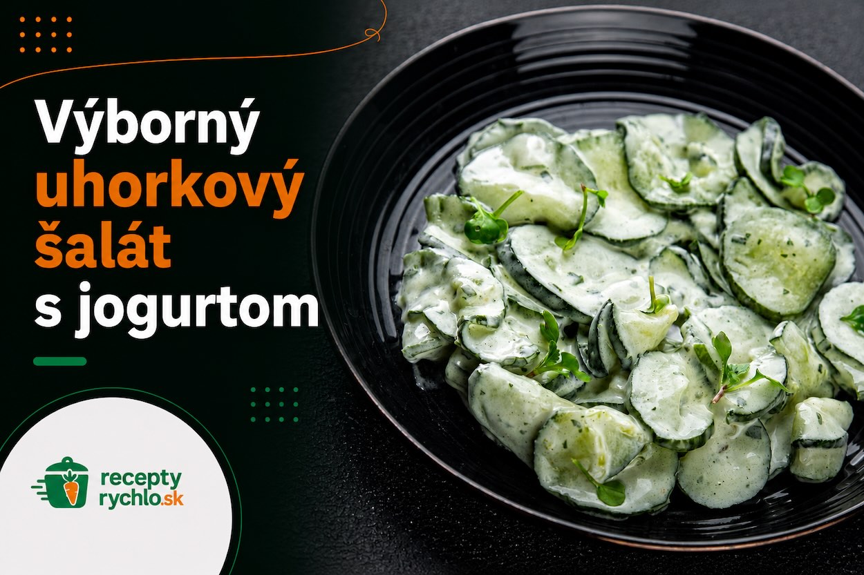 Uhorkový šalát s jogurtovým dresingom na čiernom tanieri