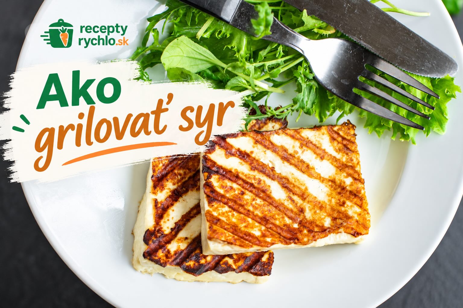 Grilovaný syr so zlatou kôrkou a grilovacími pruhmi podávaný so zeleným šalátom